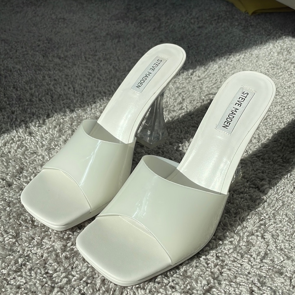Gorgeous Like-New Steve Madden White Heels